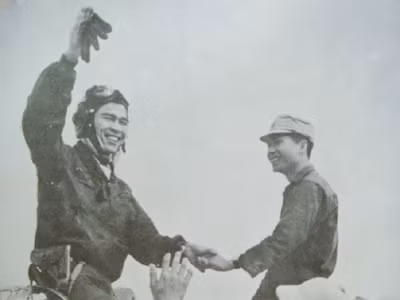 Ông Bảy phi công