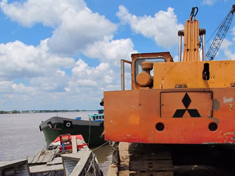 Gỗ trắc mắc kẹt tại Cảng Năm Căn