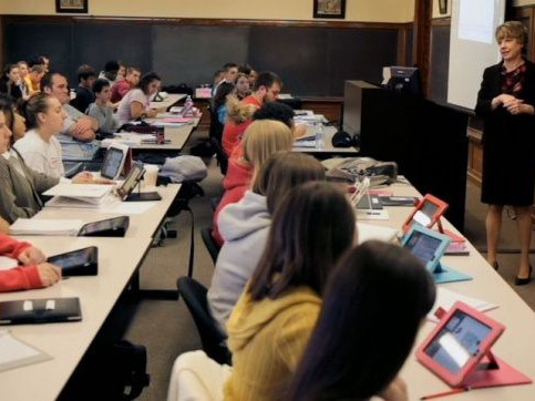 Khi công nghệ ‘gõ cửa’ trường học