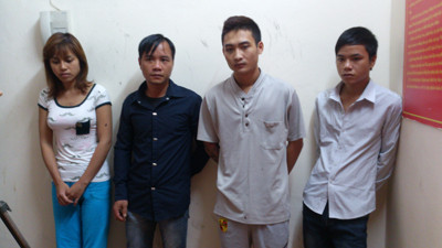 Rủ anh, em ruột và bạn trai khoắng két Cty