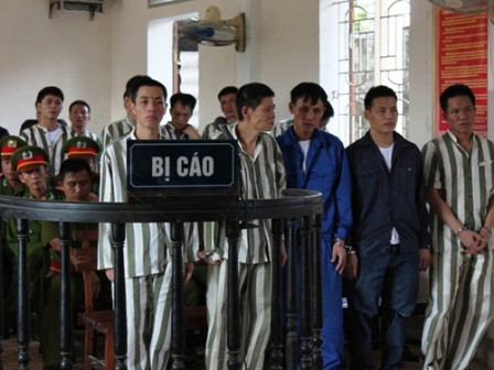 Buôn hơn 200 bánh heroin, lãnh án 411 năm tù