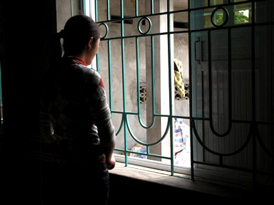 Thầy giáo bị tố gạ nữ sinh đổi tình lấy... đề thi