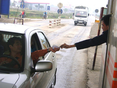 Đề xuất dừng thu phí đường bộ tại hai trạm