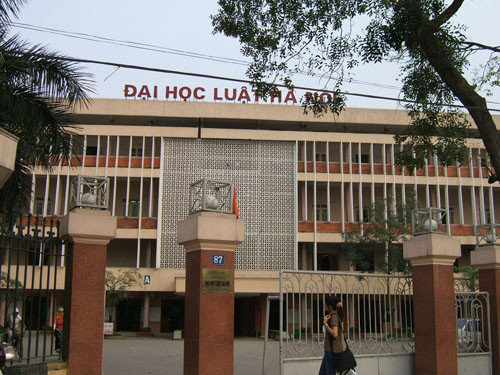 Xây dựng hai trường đại học trọng điểm đào tạo cán bộ về pháp luật