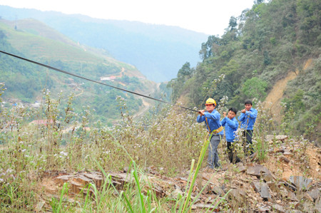 Phủ sóng trên con đường mang dáng hình Tổ quốc