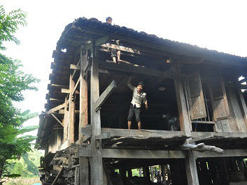 Chết thảm vì dùng mìn để 'khai phá' tình yêu