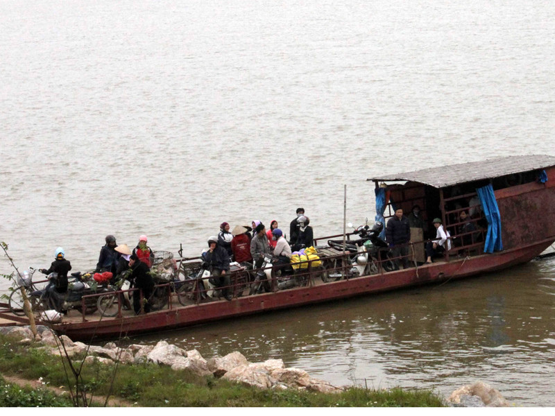 Hiểm nguy từ bến đò tự phát