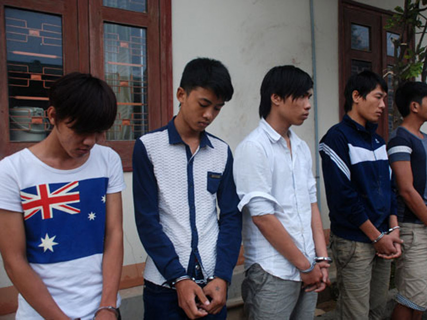 Hai băng hỗn chiến, đánh chết người đi ăn khuya