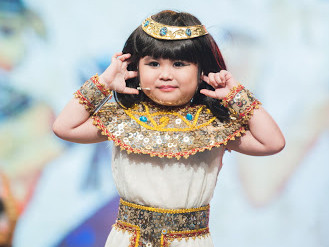 'Bánh rán' Bảo Trân hóa Nữ hoàng Ai Cập mũm mĩm