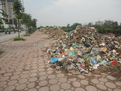 Đổ phế thải bừa bãi