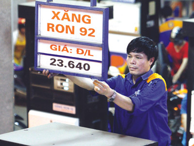 Xăng dầu, vì sao tăng nhiều giảm ít?