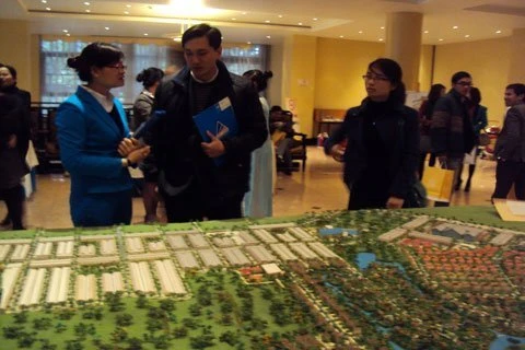 Nhân viên BĐS: Chờ việc đi giao nem thính