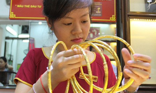 Vàng sắp 'húc đổ' đỉnh giá mọi thời đại