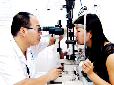 Khám mắt miễn phí trong vòng một tháng