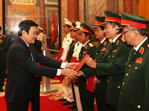 Phong quân hàm thượng tướng cho chín cán bộ