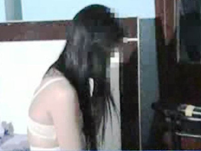 Góc nhìn khác về quý bà săn 'phi công trẻ'