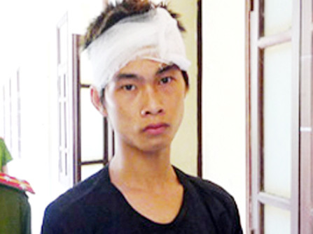 Đâm bạn, cướp xe kiếm tiền trả nợ