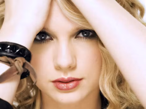 Street style ngọt ngào của Taylor Swift