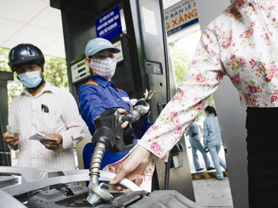 Xăng giảm 310 đồng/lít trước kỳ nghỉ