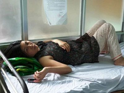 Côn đồ xông vào nhà đánh sản phụ nhập viện