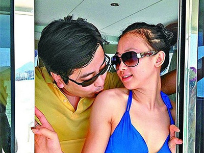 Lộ ảnh quan chức Trung Quốc 'mây mưa' với MC xinh đẹp