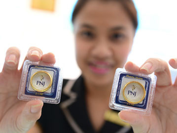 Vàng nhẫn lai vàng miếng tràn ngập thị trường