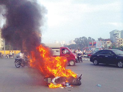 Nguyên nhân cháy, nổ xe: Vẫn tranh cãi