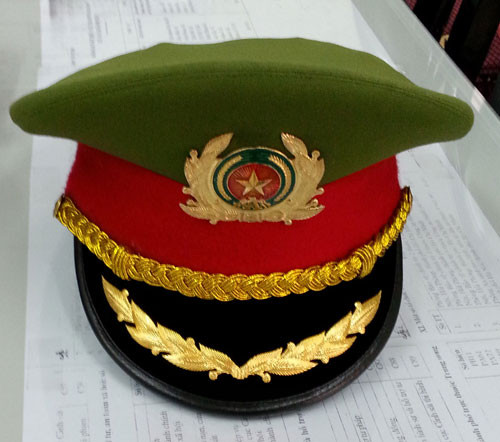 Phát hiện mũ tướng công an tại sòng bạc