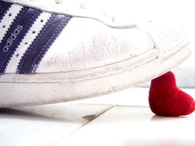 Những chiêu ‘đá bồ’ kinh dị của đàn ông