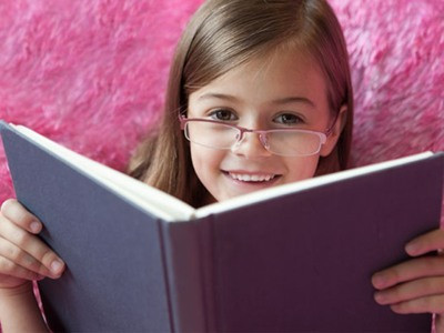 Học thêm quá nhiều khiến trẻ tăng nguy cơ bệnh về mắt