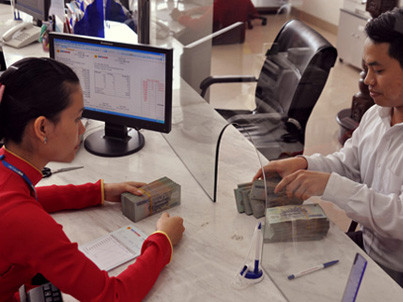 Ngân hàng kè kè giục nợ khách