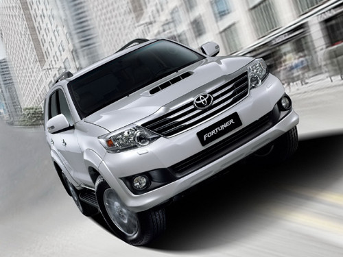 Toyota Fortuner đời 2012 trình làng