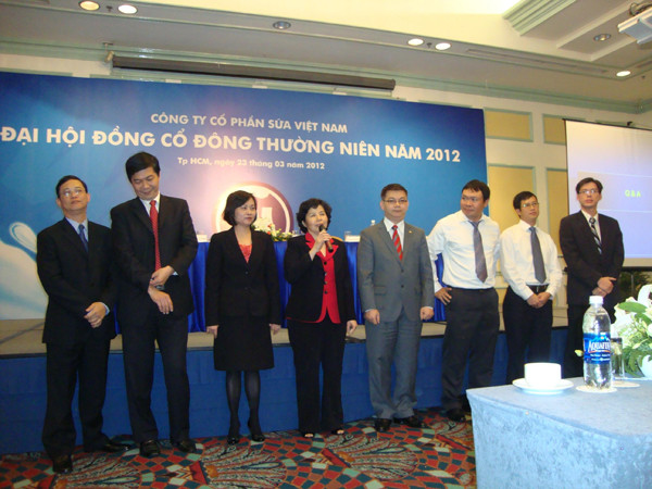 Hội Đồng Quản trị và Ban Kiểm soát nhiệm kỳ mới 2012-2016 ra mắt đại hội