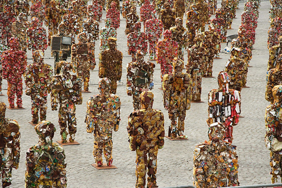 Đội quân làm từ rác thải