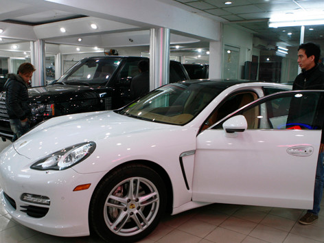 Hụt thu vẫn tiêu hoang ngân sách