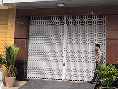 Phó chi cục thuế sang Mỹ, để lại đống nợ