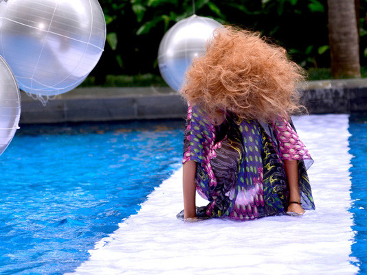 Bị 'chơi' khó, thí sinh Top Model thi nhau vồ ếch