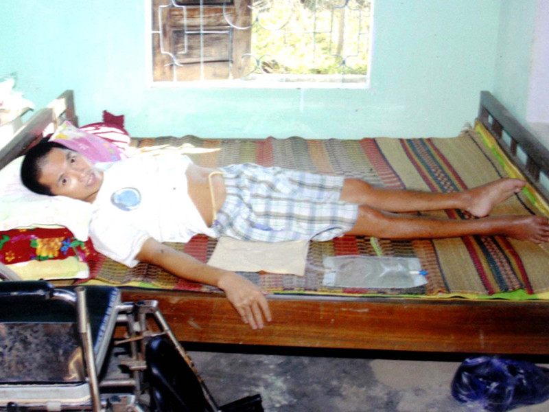 Thắt ruột nhìn con lụi dần