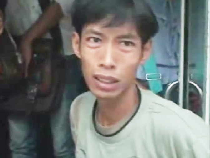 Ẩn sau gương mặt khốn khổ này là bao nỗi lo toan cho cuộc sống, cho gia đình