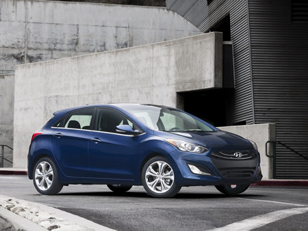 Hyundai Elantra GT chốt giá 18.395 USD