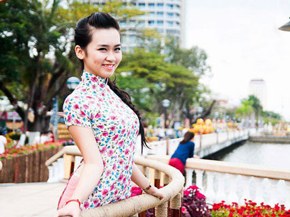 Nữ sinh 9X thông minh, đẹp lung linh