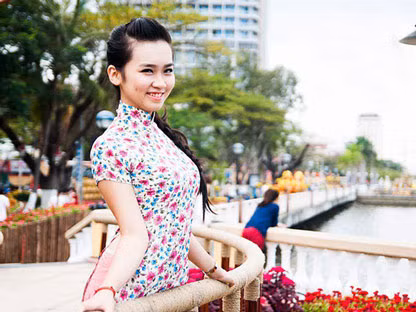 Nữ sinh 9X thông minh, đẹp lung linh