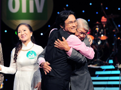 Hai thí sinh Mai Văn Đặng và Trần Ngọc Hòa chia sẻ niềm vui Nhất bảng Ảnh: Lý Võ Phú Hưng