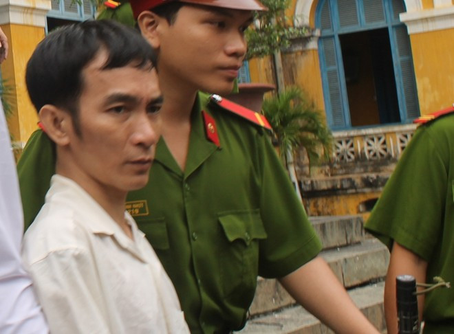 Anh giang hồ nã súng vào em ruột