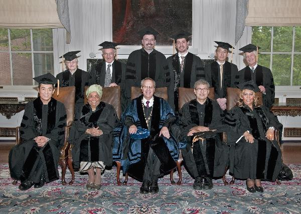 Đại học Yale trao bằng tiến sĩ danh dự cho đạo diễn Trương Nghệ Mưu