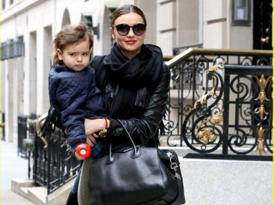 Miranda Kerr ‘chịu chơi’ đưa con đi ngắm cảnh bằng trực thăng