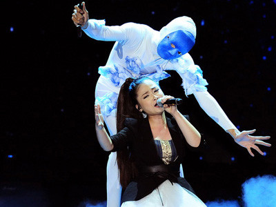 Hoàng Yến rớt nước mắt hát ca khúc Mỹ Linh viết lời