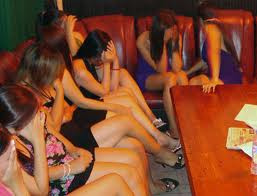 Bắt kẻ sống trên thân xác phụ nữ