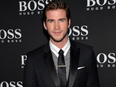 Hậu chia tay bạn gái, Liam vẫn hớn hở đi sự kiện