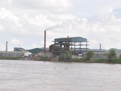 Khi nhà máy qua mặt chính quyền?